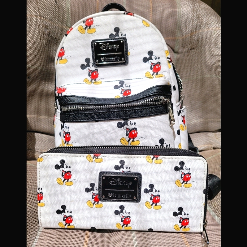 Loungefly Classic Mickey Backpack and Wallet Set❣